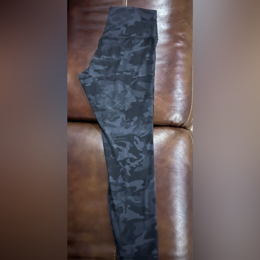 Lululemon Align Pant II *25"-Size 10
Incognito Camo Multi Grey